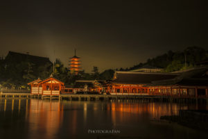 夜の厳島神社