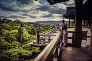 清水寺と浴衣姿の美女