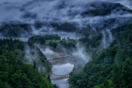 只見川第一橋梁の川霧